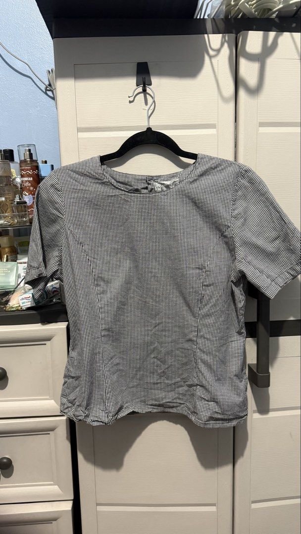 Gingham Top with Cinched Waist and Buttondown Back (Category: Blouses) located in Quezon City. Submitted by dinesaur (Listing ID 1464911691, Image 1). Description: .