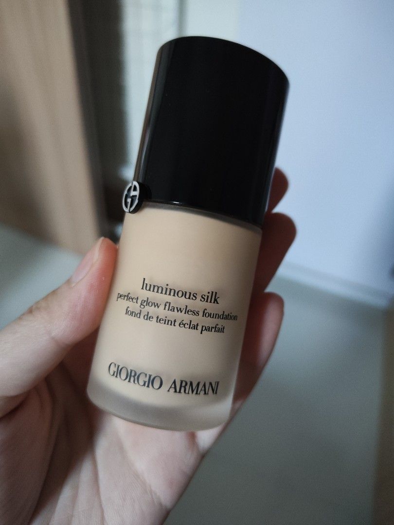 Giorgio Armani Luminous Silk Foundation Shade 4 (Category: Makeup) located in Manila. Submitted by jen2948918172 (Listing ID 1464787616, Image 1). Description: - : Giorgio Armani Luminous Silk Foundation - Shade: 4 (Light with neutral/warm undertone) old formula, 95% full no box lp posted.