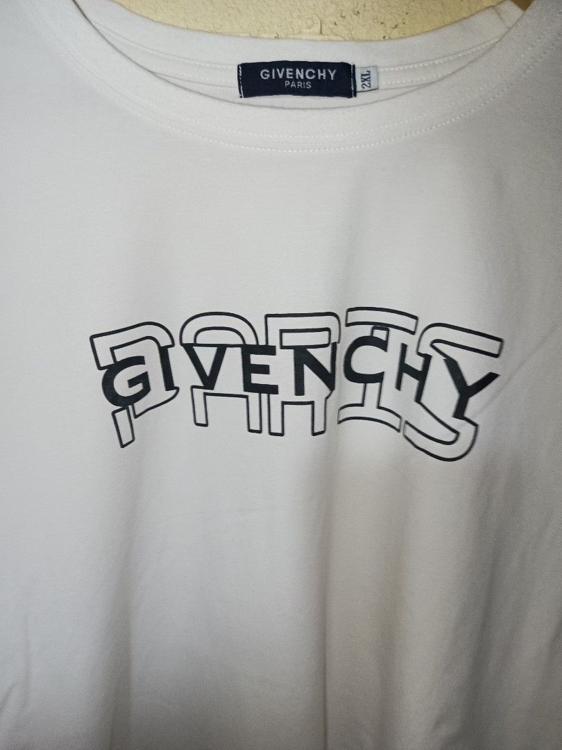 Givenchy (Category: Activewear) located in San Pablo. Submitted by thriftyjd (Listing ID 1464871300, Image 3). Description: Dimes: L27.5 x W23 Condition/color rate: 9/10 No Issue.