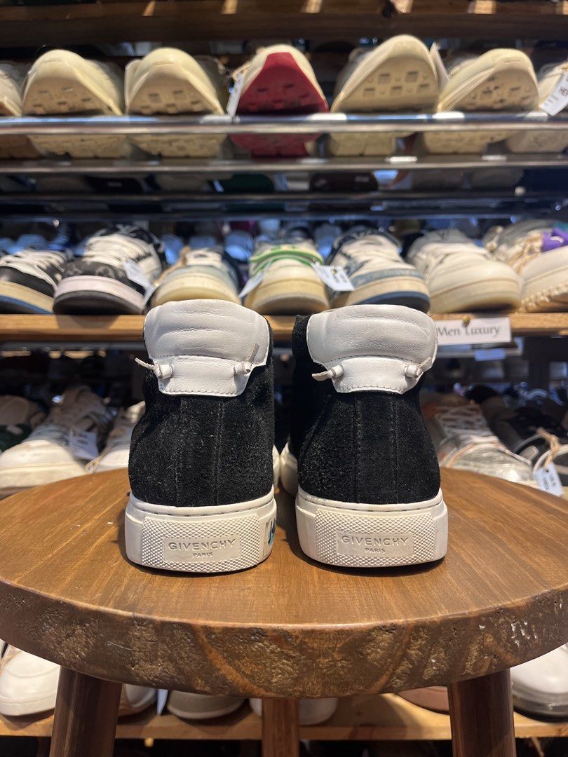 GIVENCHY 25.5cm (Category: Casual Shoes) located in Baguio. Submitted by shoelux (Listing ID 1464842177, Image 3). Description: .