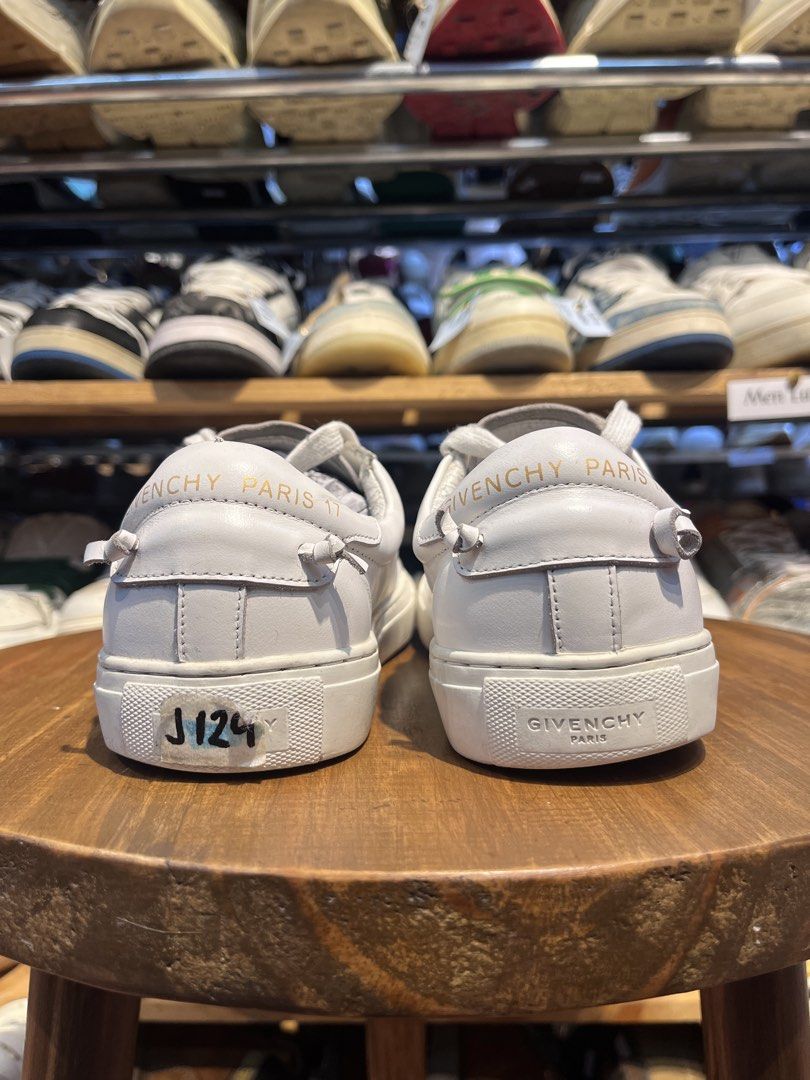 GIVENCHY 25.5cm (Category: Casual Shoes) located in Baguio. Submitted by shoelux (Listing ID 1464843648, Image 3). Description: .