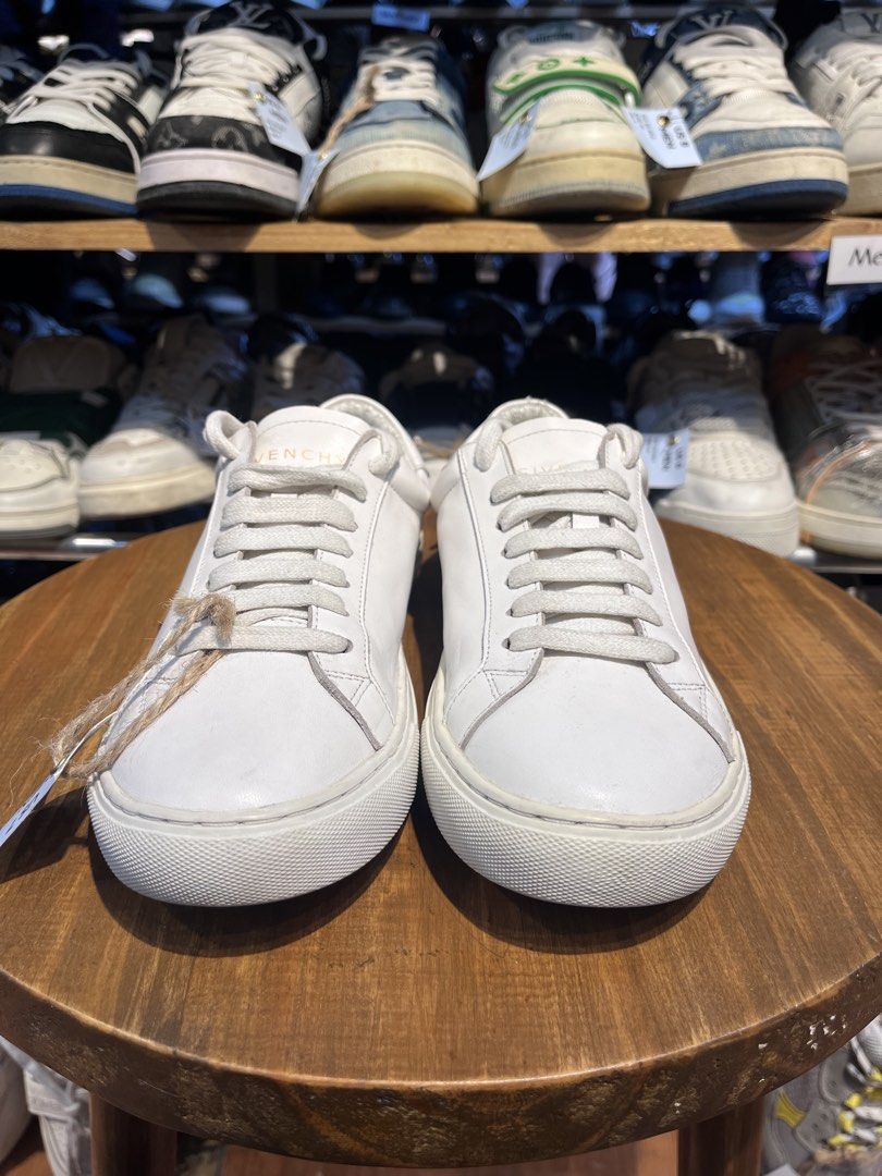 GIVENCHY 25.5cm (Category: Casual Shoes) located in Baguio. Submitted by shoelux (Listing ID 1464843648, Image 2). Description: .