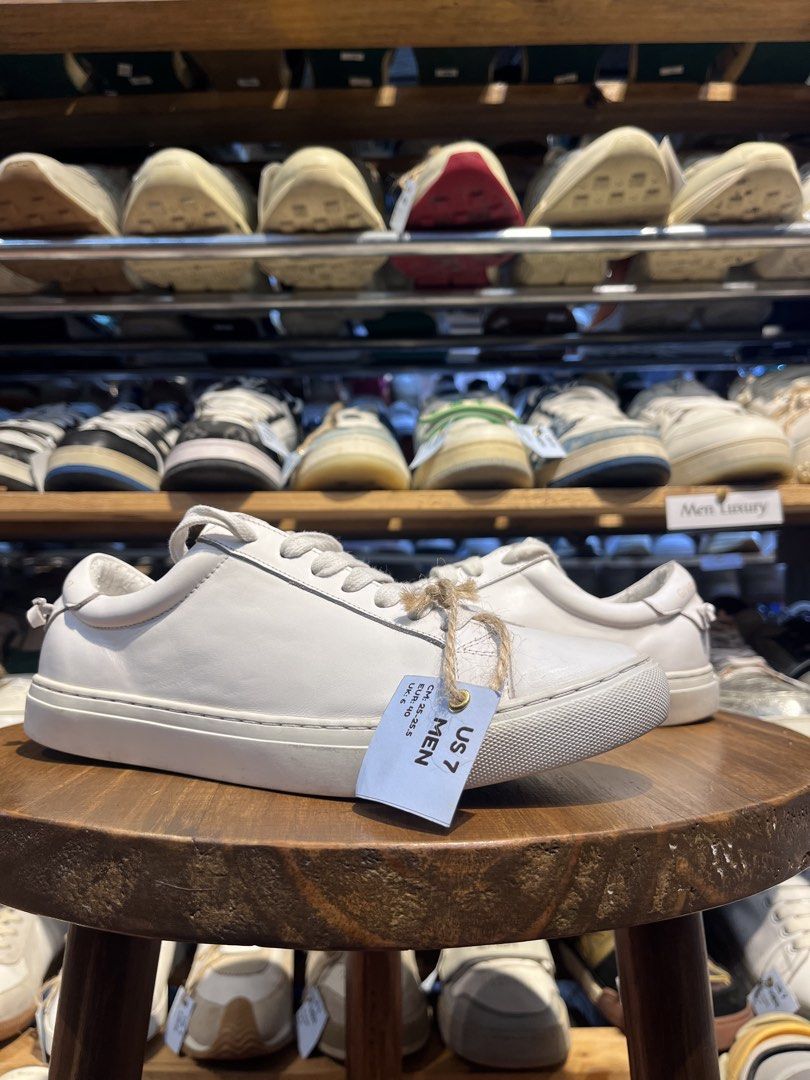 GIVENCHY 25.5cm (Category: Casual Shoes) located in Baguio. Submitted by shoelux (Listing ID 1464843648, Image 1). Description: .