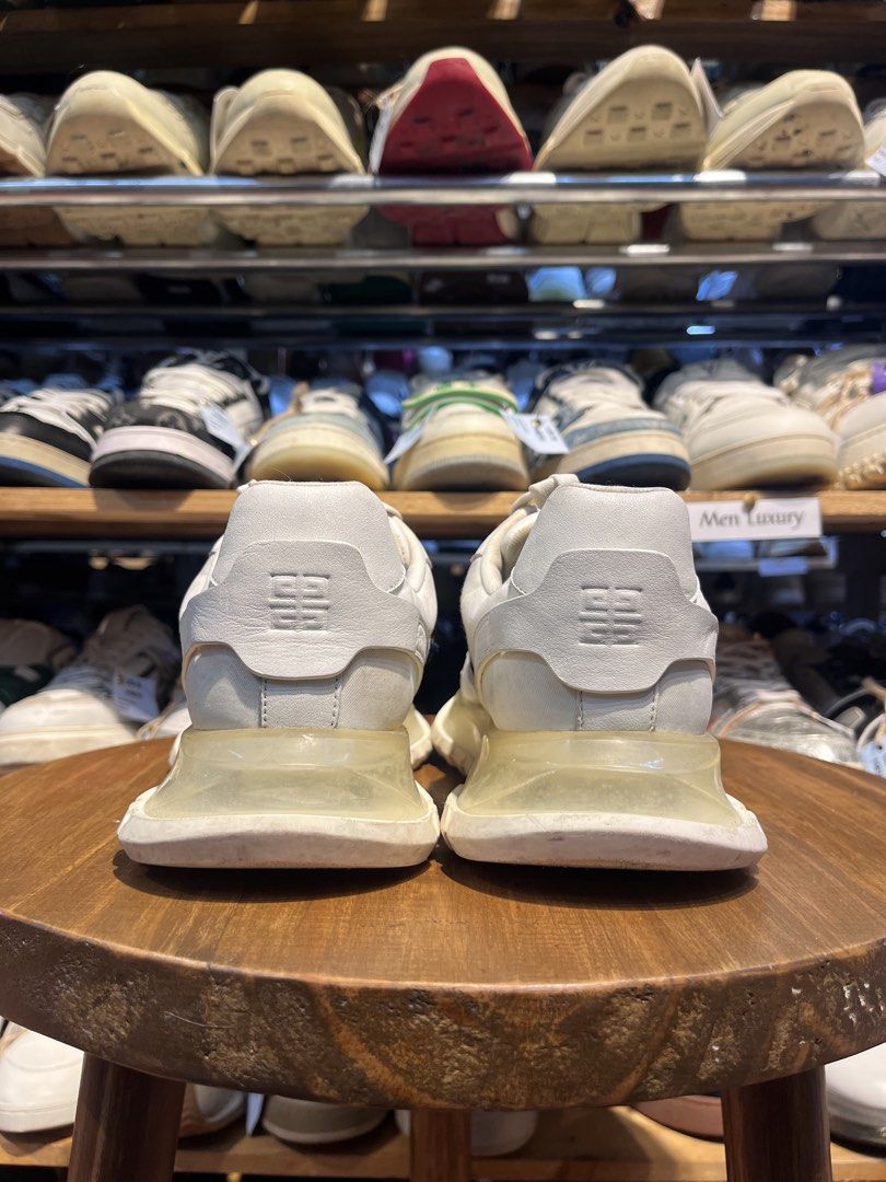 GIVENCHY 26.5cm (Category: Casual Shoes) located in Baguio. Submitted by shoelux (Listing ID 1464841433, Image 3). Description: .