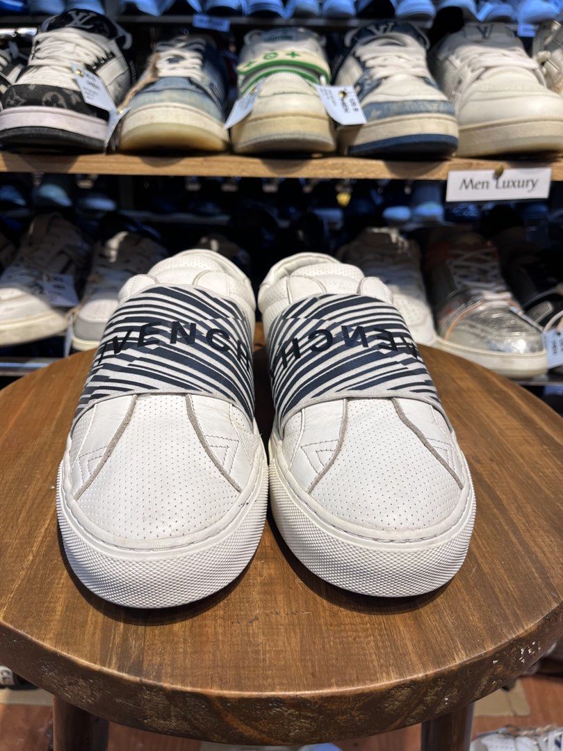 GIVENCHY 27cm (Category: Casual Shoes) located in Baguio. Submitted by shoelux (Listing ID 1464838619, Image 2). Description: .