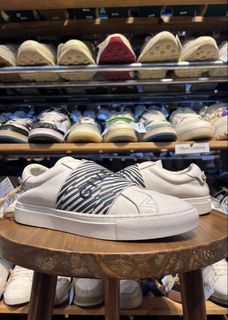 (Category: ) located in . Submitted by shoelux (Listing ID 1464838619, Image 1). Description: .