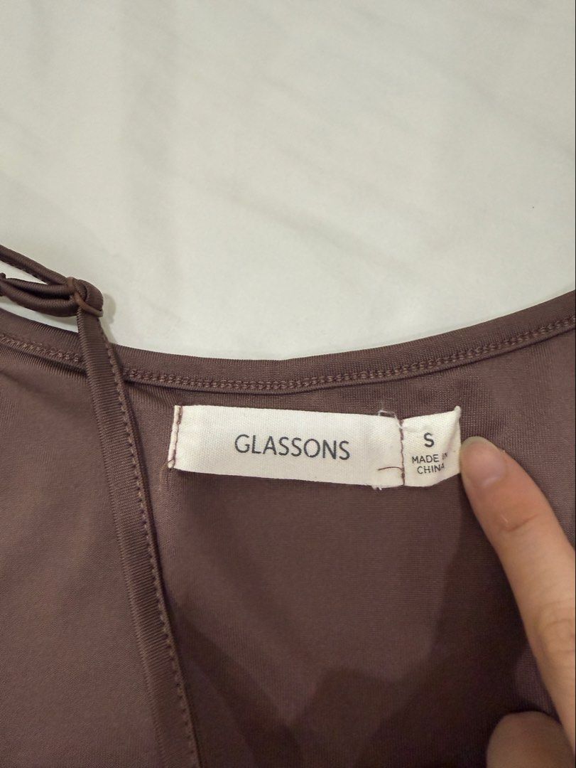 Glassons brown flower top S (Category: Others Tops) located in Makati City. Submitted by bargainwaves (Listing ID 1464935656, Image 2). Description: .