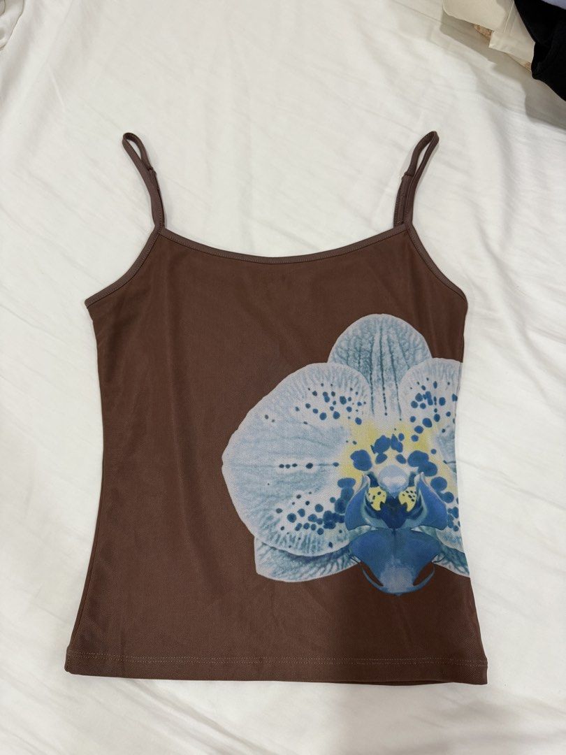 Glassons brown flower top S (Category: Others Tops) located in Makati City. Submitted by bargainwaves (Listing ID 1464935656, Image 1). Description: .