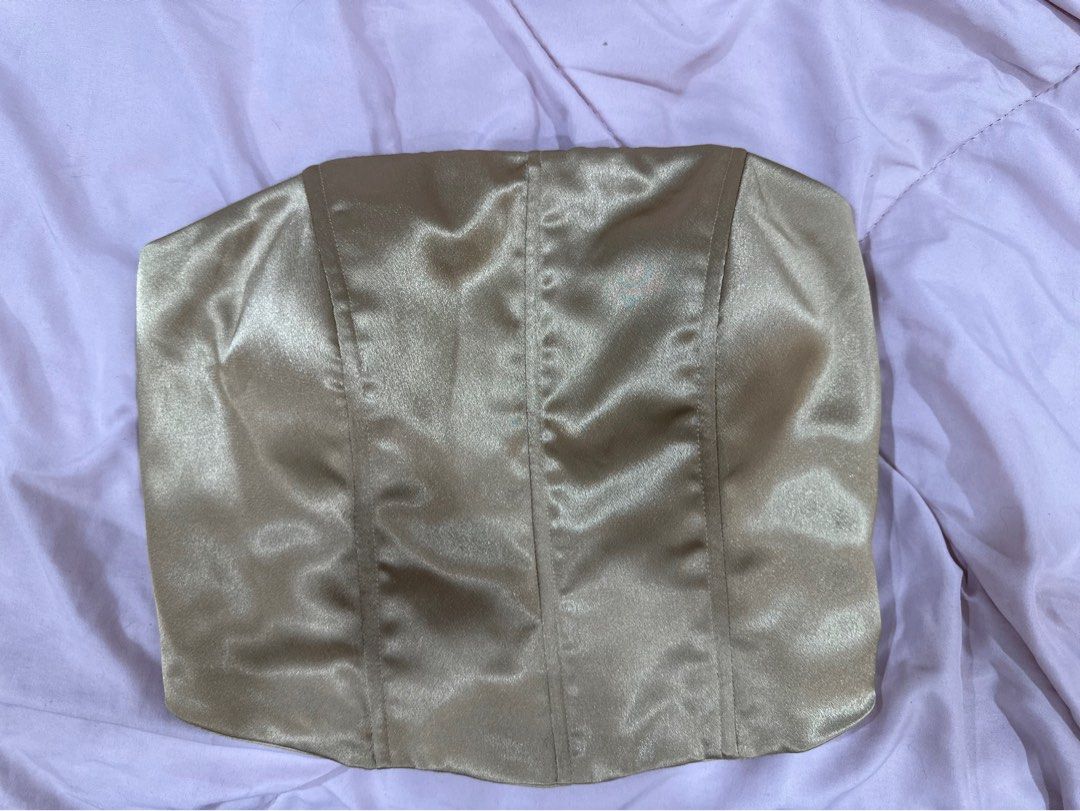 Gold Corset Top (Category: Others Tops) located in Paranaque City. Submitted by celinegab (Listing ID 1464888720, Image 3). Description: Size M-L.
