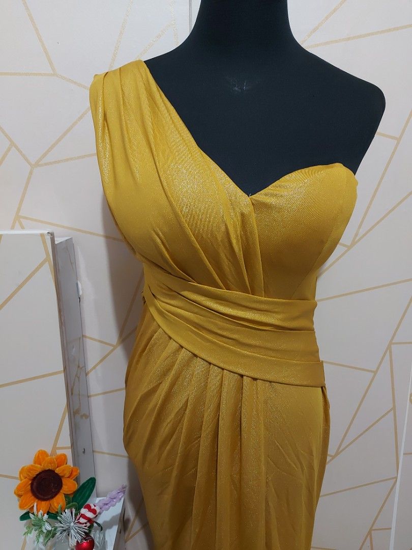 Gold Goddess Dress (Small) (Category: Evening dresses & gowns) located in Manila. Submitted by jollyann_b1990 (Listing ID 1464897316, Image 2). Description: with padded back zipper.