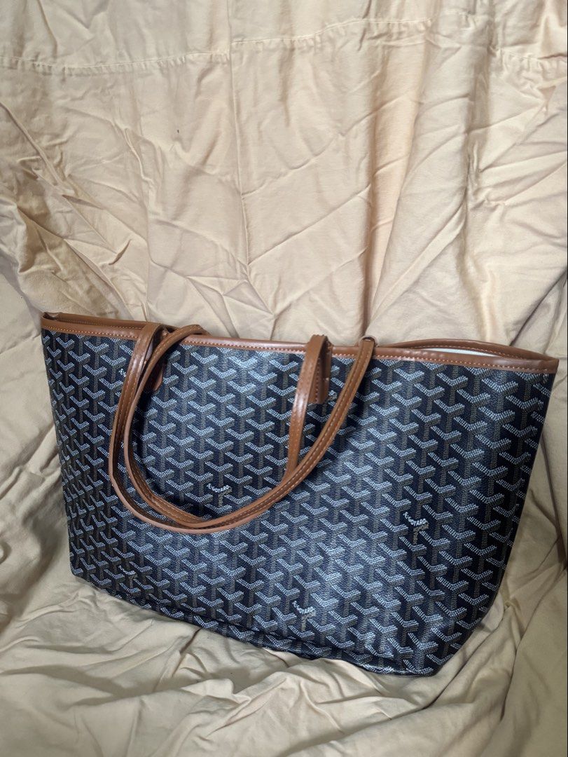 GOYARD SHOULDER BAG - BROWN (Category: Shoulder Bags) located in Makati City. Submitted by 317.manila (Listing ID 1464793214, Image 3). Description: 💛 10/10 CONDITION 💛 WITH ORIGINAL BOX 💛 WITH DUST BAG 💛 NO DAMAGE 💛 BRANDNEW 💛 WELL-MAINTAINED 💛 READY TO SHIP.