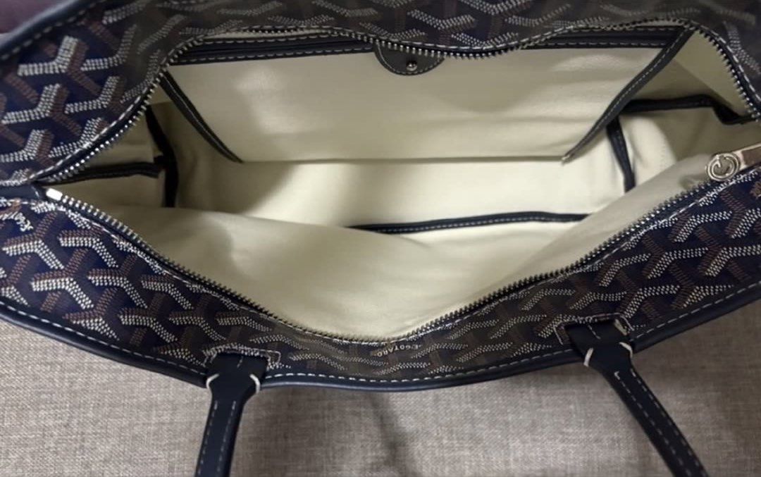 Goyard tote bag (Category: Tote Bags) located in Manila. Submitted by bwshoppe (Listing ID 1464911257, Image 3). Description: Brand new with tag & dust bag.