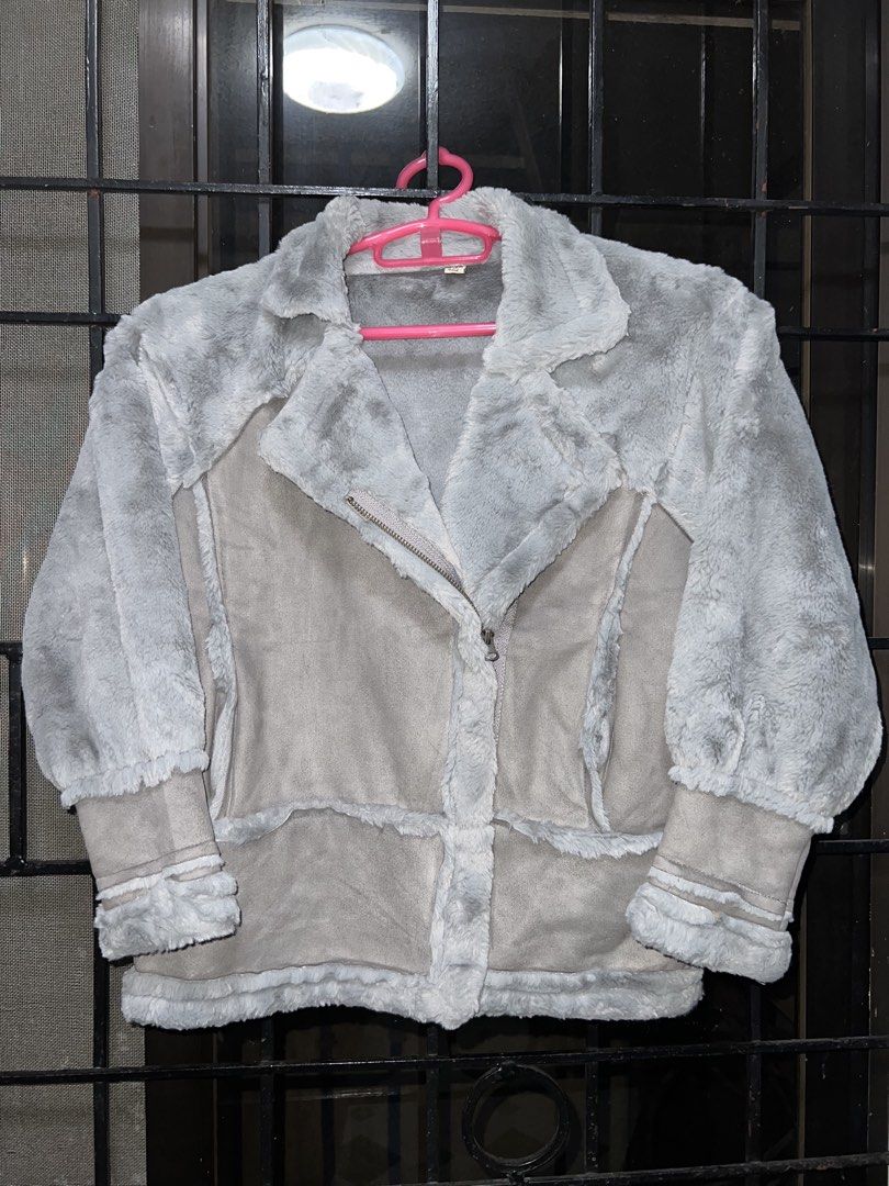 Gray Sherpa Wool Jacket (Category: Coats, Jackets and Outerwear) located in Dipolog. Submitted by kangseoan (Listing ID 1464824149, Image 1). Description: Size: Extra Small to Small.