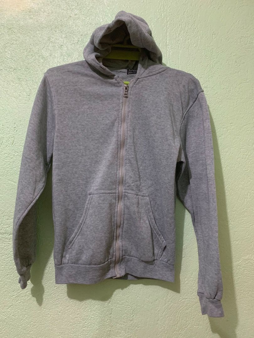 Gray Soft Fluffy Fabric Hoodie (Category: Coats, Jackets and Outerwear) located in Daraga. Submitted by ryrilim (Listing ID 1464918778, Image 1). Description: .