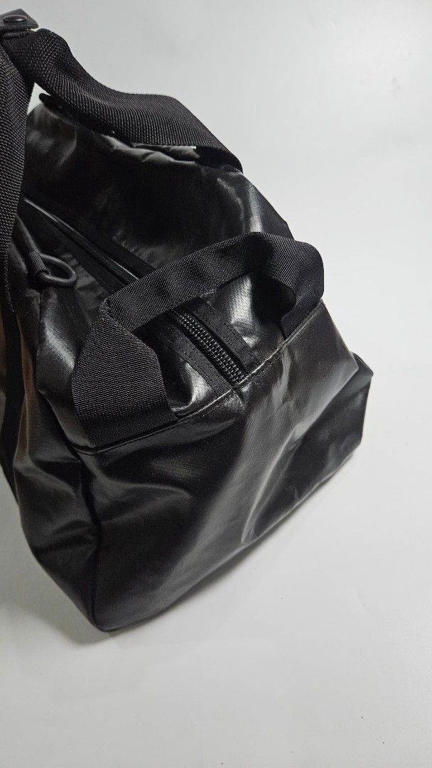 Gregory Black Duffle Bag (Category: Backpacks) located in Alfonso. Submitted by jbcamet (Listing ID 1464909583, Image 3). Description: - Brand: Gregory - Color: Sleek black with a glossy, weather-resistant finish - Compartment: Spacious main compartment with fully lined interior - Hardware: Heavy-duty YKK zippers with convenient pull cords - Portability: Dual carry handles with a secure snap wrap handle - Versatility: Ideal for daily gym sessions
