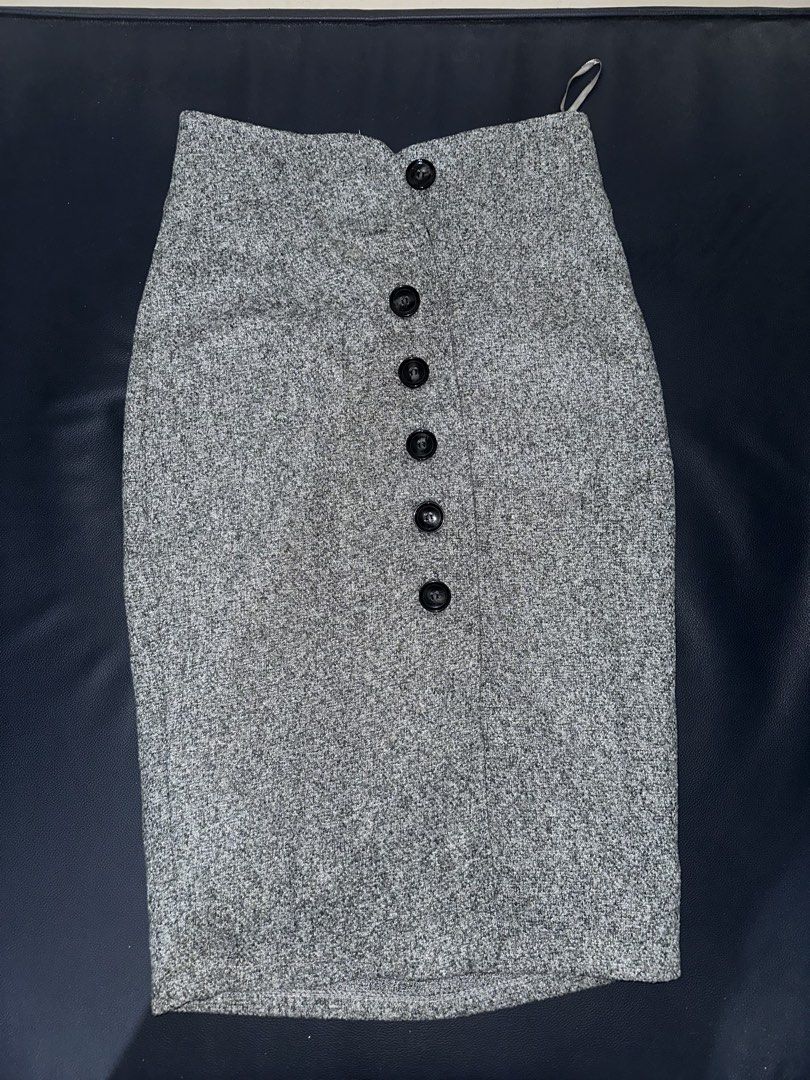 Grey knee length pencil skirt (Category: Skirts) located in Marikina City. Submitted by rivervy (Listing ID 1464858184, Image 1). Description: S-M. .