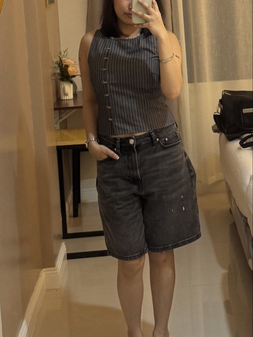 Grey Pinstripe Sleeveless Top (Category: Sleeveless) located in Paranaque City. Submitted by maedizon (Listing ID 1464869527, Image 3). Description: - Color & Pattern: Grey with all-over white pinstripes - Fit: Fitted cut, sits right at the waist - Details: Unique button closure running down the front right side - Condition: Worn once, still in great shape .