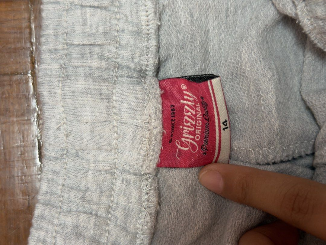 Grey Sweatpants (Category: Other Bottoms) located in Antipolo. Submitted by hiekeyana (Listing ID 1464791146, Image 2). Description: - Size: 14 - Adjustable Waistband .