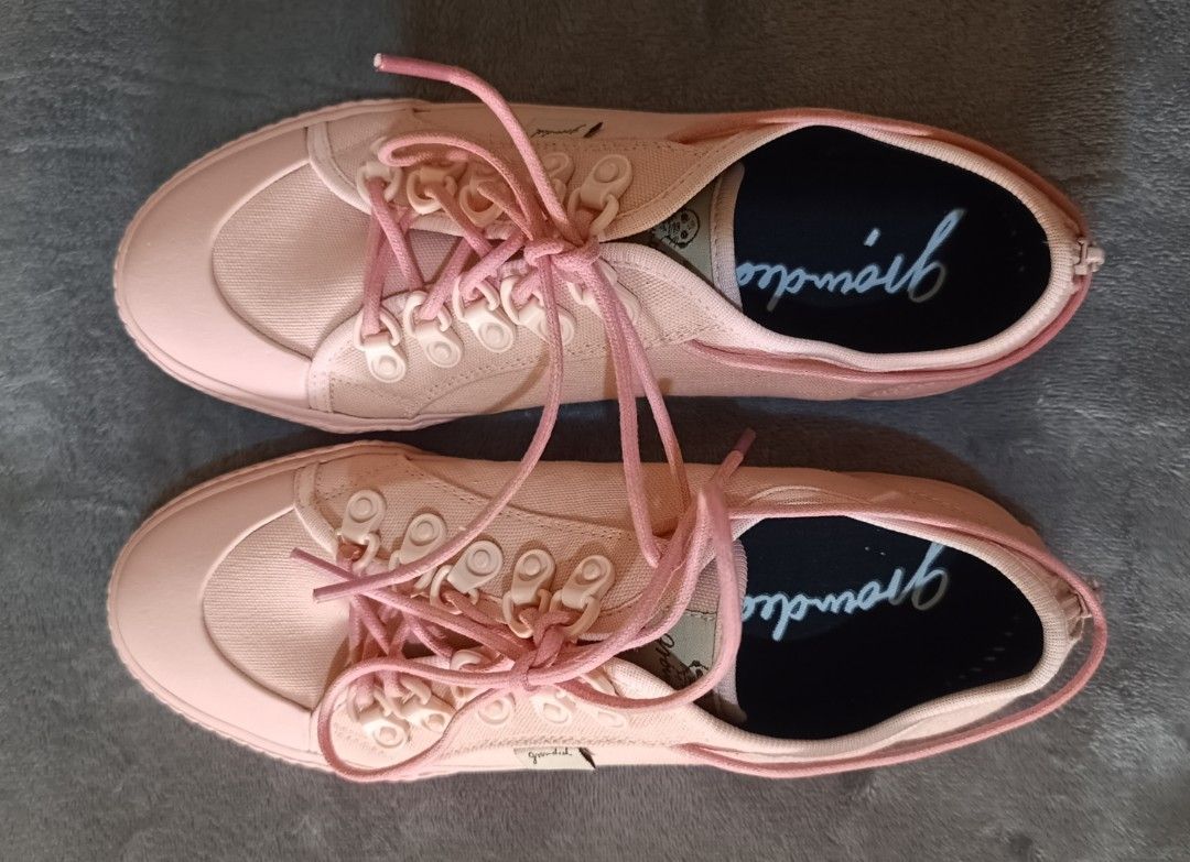 grounded sneakers - made in Brazil (Category: Sneakers) located in Quezon City. Submitted by raid.my.closet. (Listing ID 1464819808, Image 2). Description: size 39 EUR 37 BRA made in Brazil purchased in Canada brand new no original box.