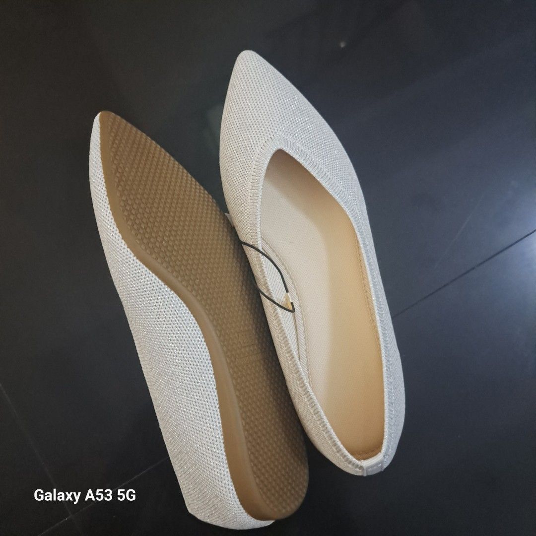 GU 23.5 (Category: Flats & Sandals) located in Pasig City. Submitted by zirkybaby (Listing ID 1464836650, Image 2). Description: RFS wrong size.