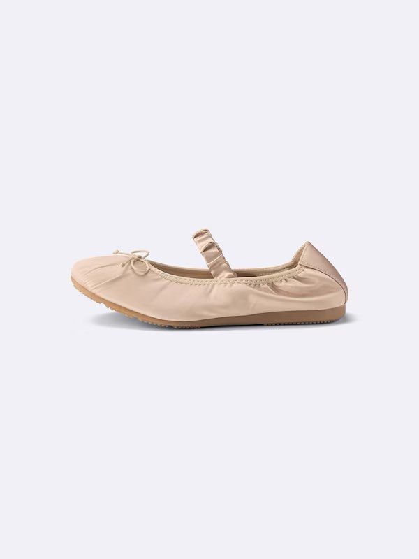 GU Ballerina flats beige (Category: Flats & Sandals) located in Calamba. Submitted by clnyvn (Listing ID 1464872020, Image 1). Description: RFS: Di kasya sakin 😭 All the way from Japan Small 22.5 - Color: Neutral nude with a soft, slight sheen - Design: Rounded toe, slip-on style with a cute decorative bow - Fit: Elastic strap across the top for a secure and comfortable fit - Comfort: Soft material ideal for daily walking - Sole: Durable rubber 