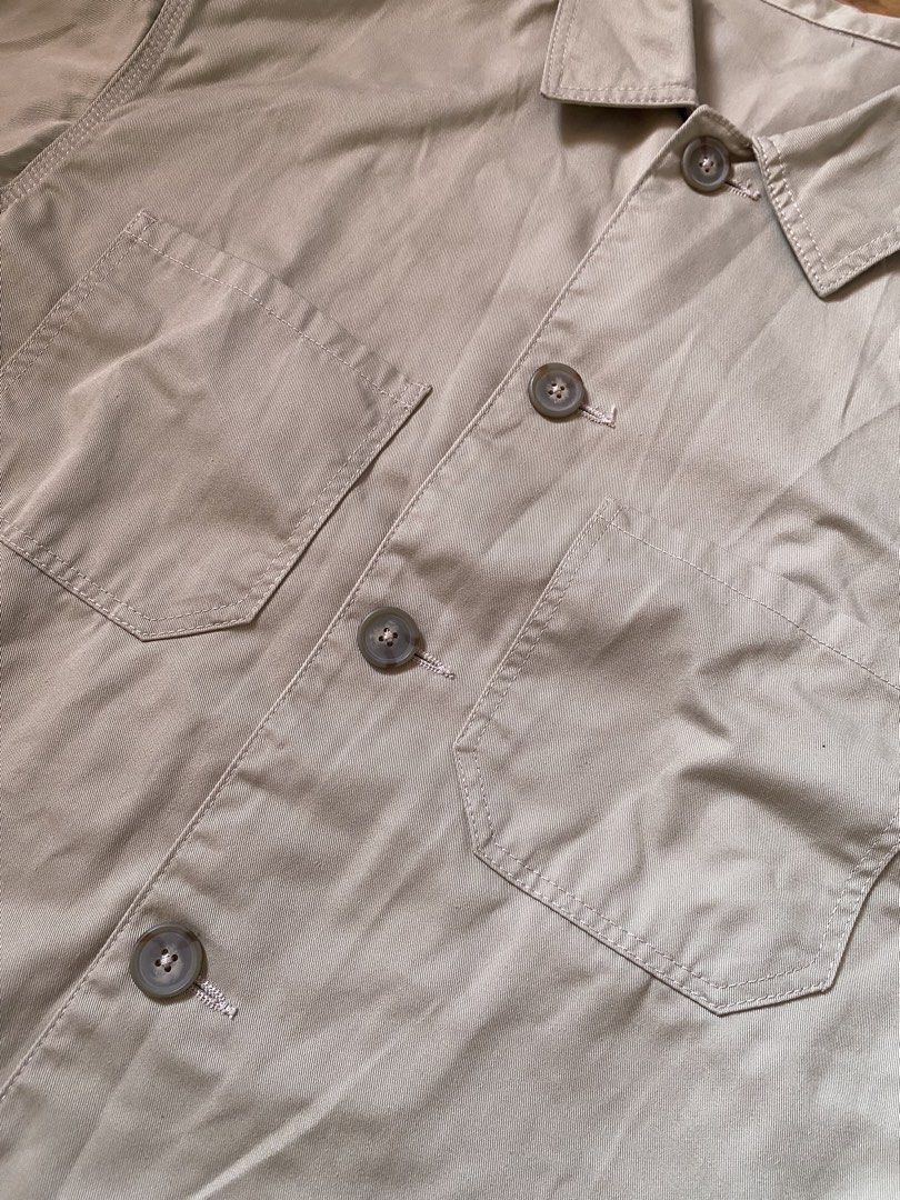 GU boxy chef shirt uniqlo (Category: Coats, Jackets and Outerwear) located in Dagupan City. Submitted by well.layed (Listing ID 1464780801, Image 2). Description: beige w21 x l25.