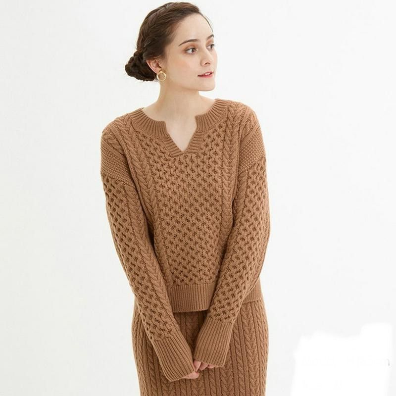 GU Chunky Cable Knit Sweater (Category: Longsleeves) located in Alburquerque. Submitted by thriftyssential (Listing ID 1464782469, Image 2). Description: 🌸GU Chunky Cable Knit Sweater 🔸Size: Small on tag . Fits Small-medium women 🔸 Condition: in excellent condition. No flaws . 🔸 PHP 349 only✨ ‼️FIXED PRICE FOR ITEMS ON SALE‼️ 🔸 Color may vary due to lighting 🔸 Personal preloved 🔸 No when worn photos 🔸Ready to use or you may rewash it 🔸No