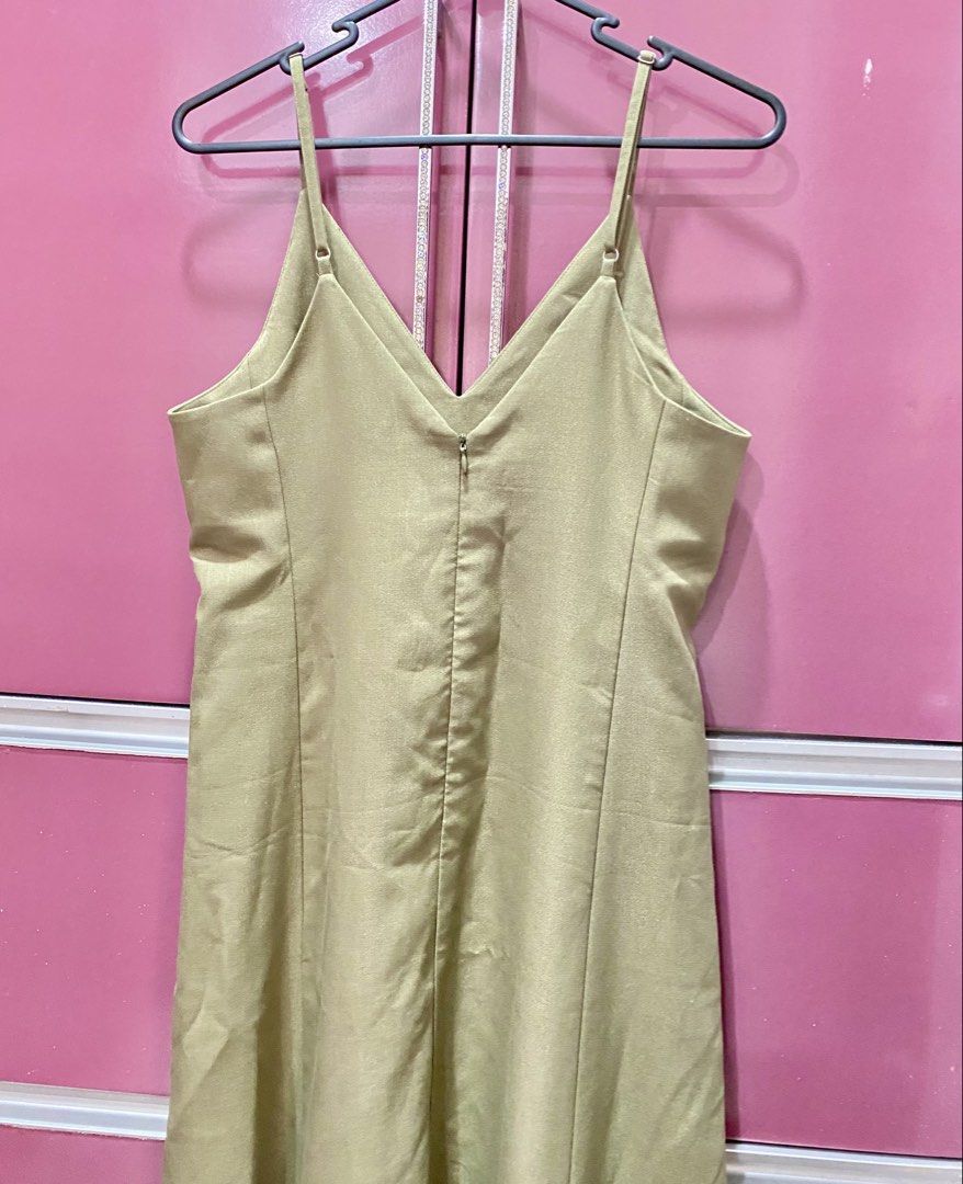 GU Green Spaghetti Strap Midi Dress Size S (Category: Dresses) located in Quezon City. Submitted by buysome.getsome (Listing ID 1464821142, Image 2). Description: - Brand: GU - Color: Khaki green - Size: S (fits 155/80A) - Length: Midi.