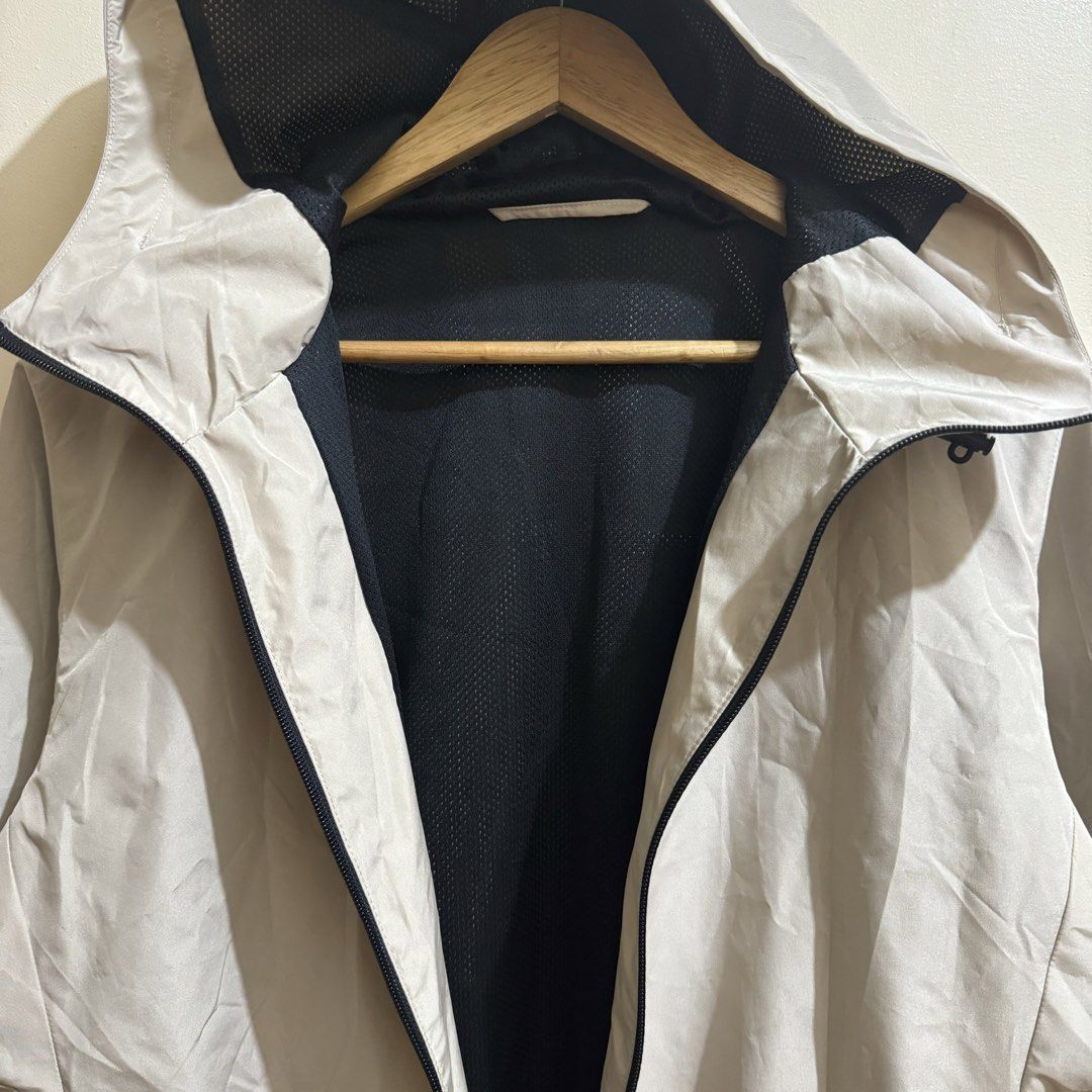 GU MEN’S WINDPROOF SHELL PARKA (Category: Coats, Jackets and Outerwear) located in Manila. Submitted by thrifthing_121102 (Listing ID 1464897812, Image 3). Description: GU MEN’S WINDPROOF SHELL PARKA •SIZE MEDIUM •WIDTH - 23” •LENGTH - 25.5” •EXCELLENT CONDITION •NO ISSUES ₱799 + SF ✅All items are in excellent to new condition. ✅Color may vary due to lighting. 📦J&T Express or Lalamove Shipping. 💸Gcash Payment. 📍Moonwalk, Paranaque City.