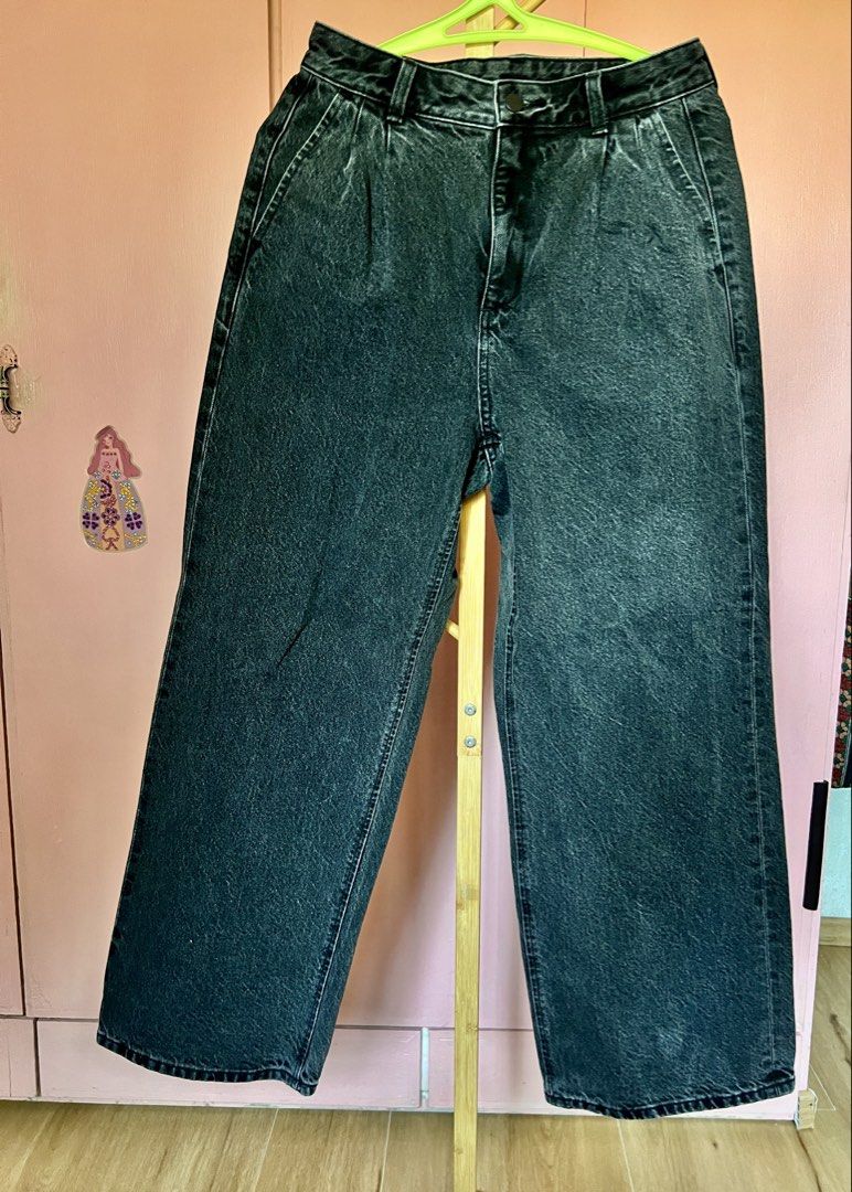 GU Pleated Wide Leg Denim Jeans (Category: Jeans) located in Rosario. Submitted by yazah.shop (Listing ID 1464774664, Image 2). Description: - Color: Dark grey acid wash - Fit: Wide leg with front pleats - Material: 100% cotton - Size: Medium (66cm waist) - Details: Zip fly with button closure, belt loops - Condition: Clean, smoke-free home.