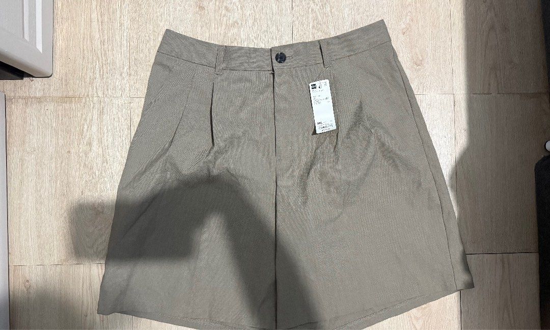 GU Trouser Shorts (Category: Shorts) located in Quezon City. Submitted by dinesaur (Listing ID 1464912817, Image 1). Description: .