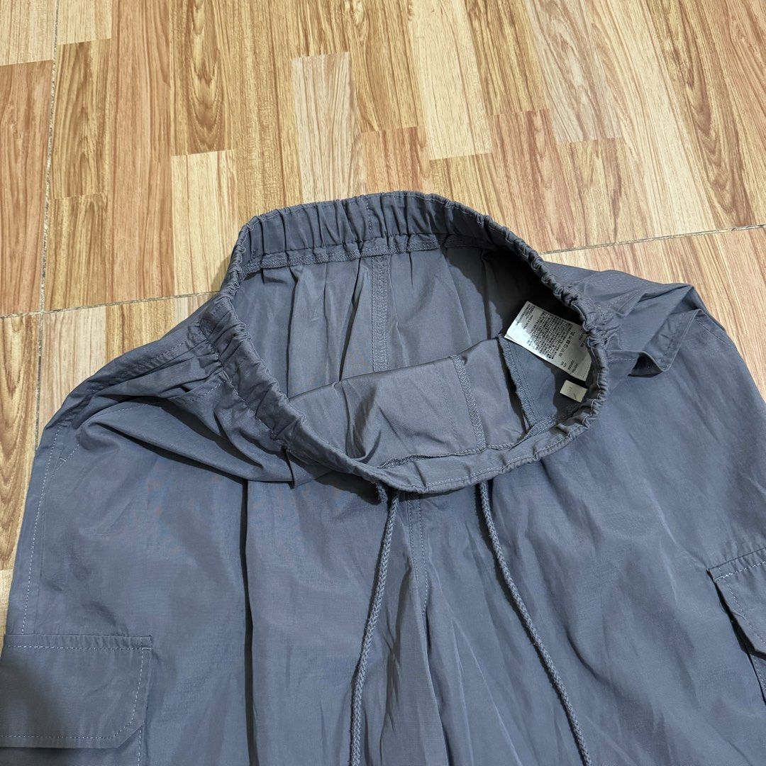 GU WOMEN’S CARGO PARACHUTE PANTS (Category: Other Bottoms) located in Manila. Submitted by thrifthing_121102 (Listing ID 1464896276, Image 3). Description: GU WOMEN’S CARGO PARACHUTE PANTS •SIZE LARGE •WAIST - 27-32” •LENGTH - 40” •HEM - 9.5” •EXCELLENT CONDITION •NO ISSUES ₱599 + SF ✅All items are in excellent to new condition. ✅Color may vary due to lighting. 📦J&T Express or Lalamove Shipping. 💸Gcash Payment. 📍Moonwalk, Paranaque City.
