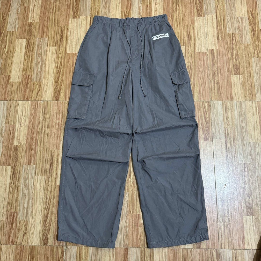 GU WOMEN’S CARGO PARACHUTE PANTS (Category: Other Bottoms) located in Manila. Submitted by thrifthing_121102 (Listing ID 1464896276, Image 1). Description: GU WOMEN’S CARGO PARACHUTE PANTS •SIZE LARGE •WAIST - 27-32” •LENGTH - 40” •HEM - 9.5” •EXCELLENT CONDITION •NO ISSUES ₱599 + SF ✅All items are in excellent to new condition. ✅Color may vary due to lighting. 📦J&T Express or Lalamove Shipping. 💸Gcash Payment. 📍Moonwalk, Paranaque City.
