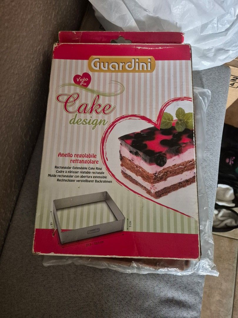 Guardini Rectangular Extendable Cake Ring (Category: Bakeware) located in Singapore. Submitted by stellel (Listing ID 1464867896, Image 1). Description: Guardini rectangular extendable cake ring for baking. Adjustable size from 18 to 33 cm by 27.5 to 52.5 cm with a height of 5 cm. Great tool for layered cakes and pastries. Original packaging included. Brand New, never used before. decluttering. Self Pick Up at my place..