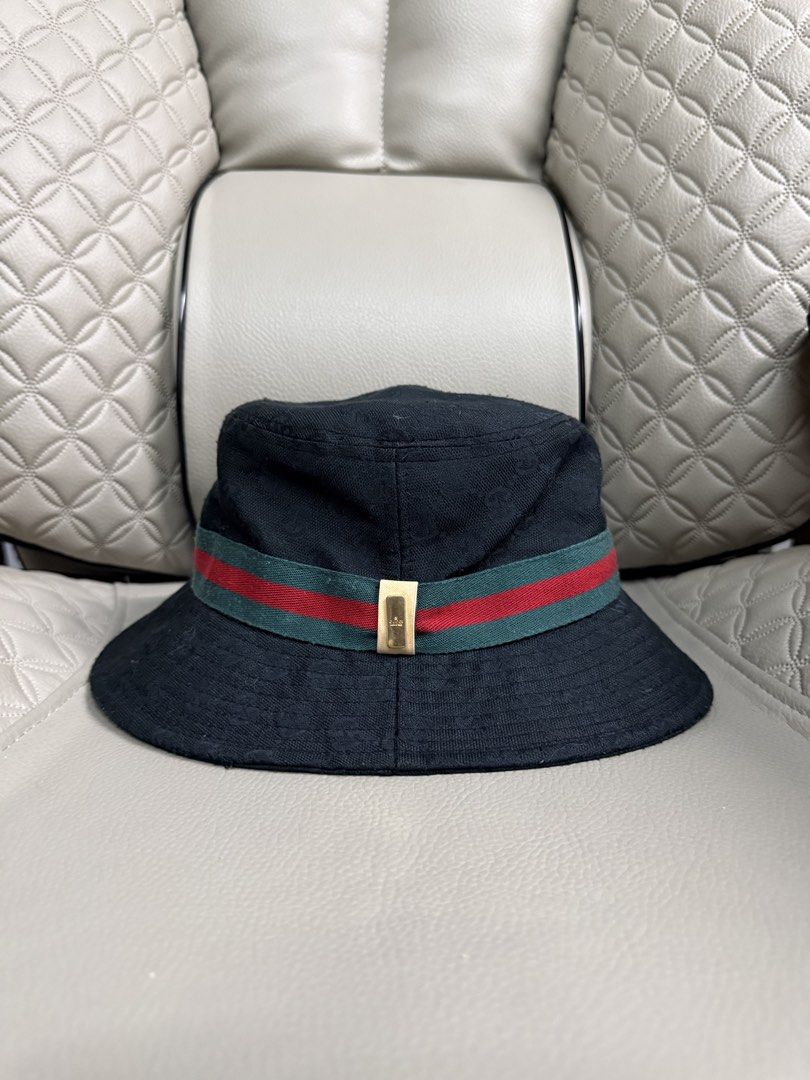 Gucci cherry line (Category: Coats, Jackets and Outerwear) located in Cagayan de Oro. Submitted by negosyantesibengineer (Listing ID 1464821881, Image 1). Description: .