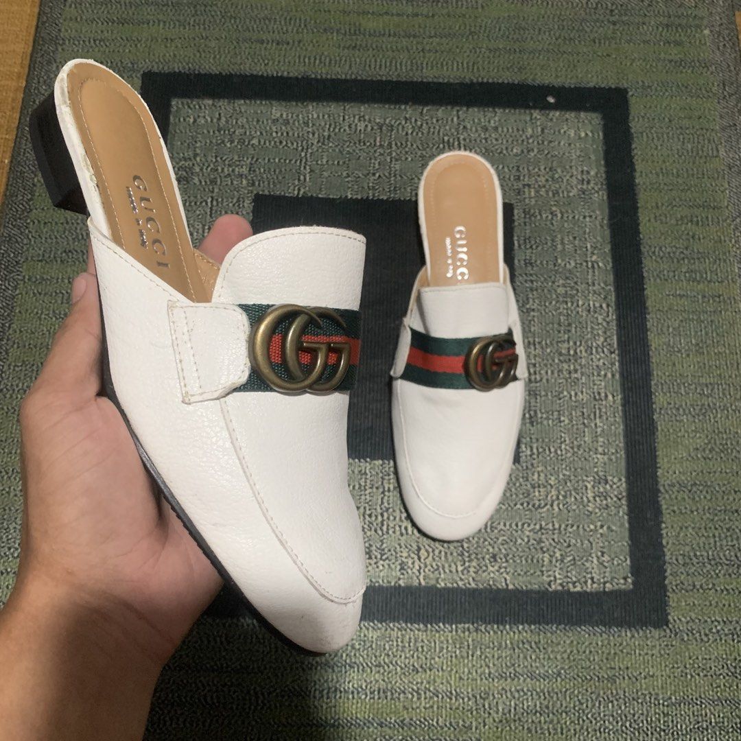 Gucci Peyton Leather Mules❗️ (Category: Flats & Sandals) located in Cebu City. Submitted by darrylopon12219 (Listing ID 1464872069, Image 2). Description: Excellent Condition Issue Minor Sign Of Usege See Last 2 Photo Size 37 Us 6 📍 CONSOLACION, CEBU ‎🚚 ship via J&T ‎DM NOW📩 ‎.