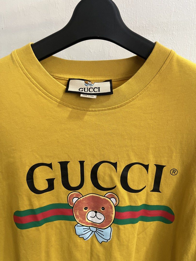 Gucci Tee (Category: Luxury Apparel) located in Virac. Submitted by _thecave (Listing ID 1464774156, Image 2). Description: Gucci Tee Good as new 9.8/10 Color Rate No Flaws Tagged Size: M Width: 21 Length: 27.