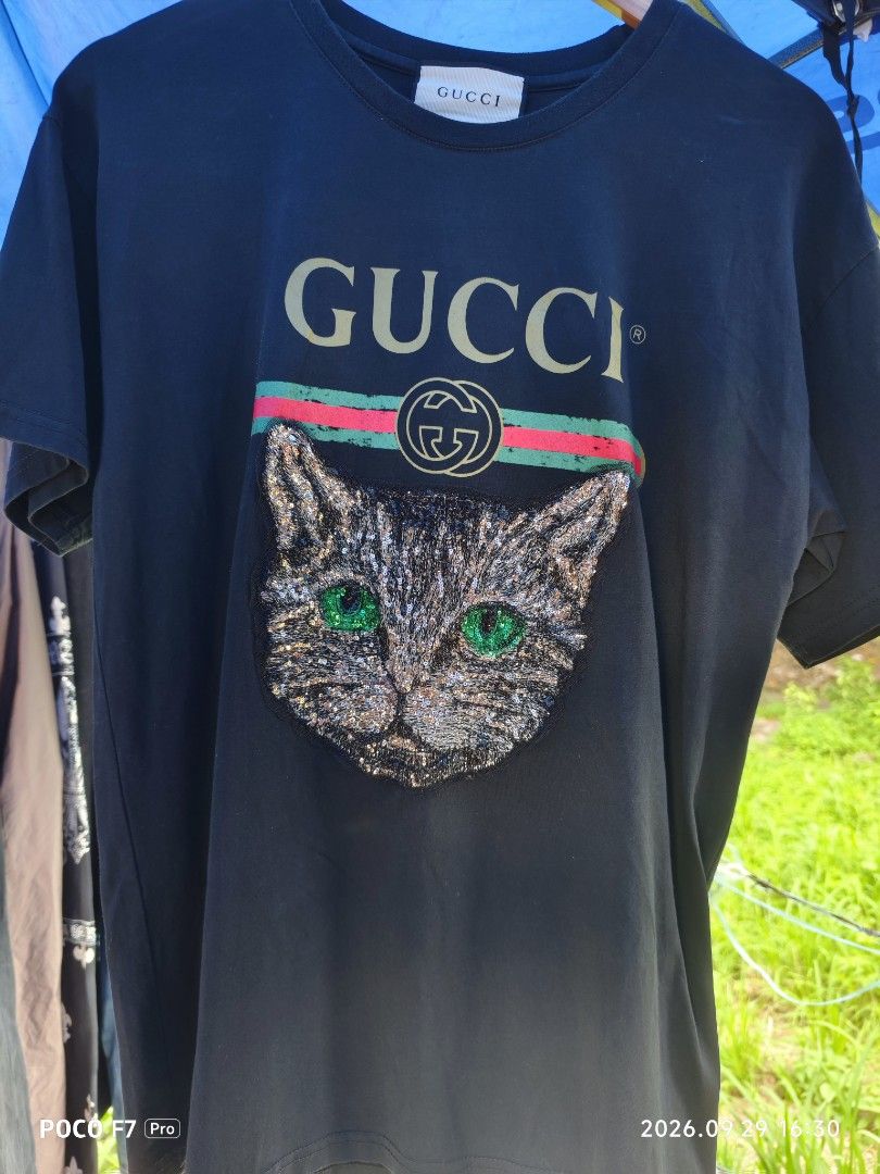 Gucci T-shirt (Category: Activewear) located in Mexico. Submitted by josephnuqui1980 (Listing ID 1464845176, Image 1). Description: Gucci T-shirt black Medium to Large size No issue 10/10 color rate.