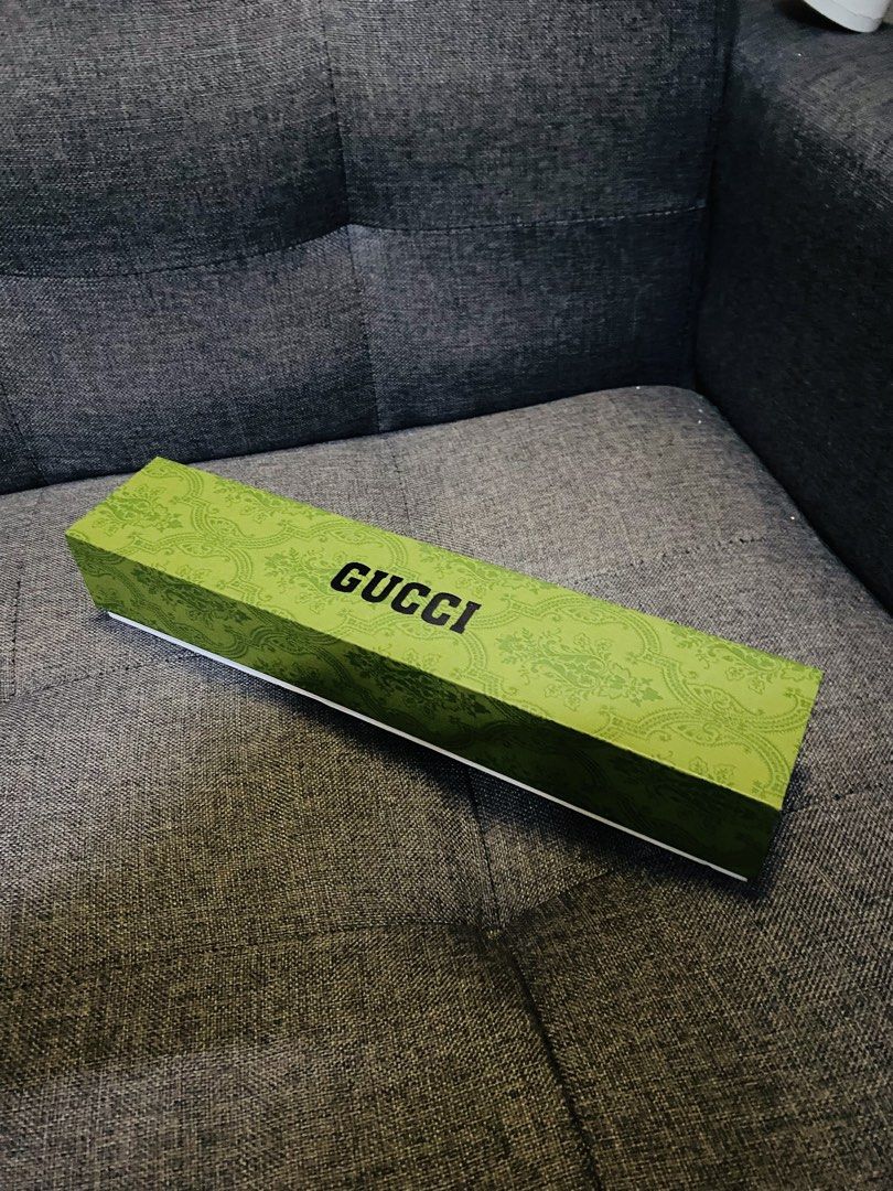 gucci umbrella (Category: Luxury Accessories) located in Caloocan City. Submitted by luxurymurayta888 (Listing ID 1464853563, Image 2). Description: no issue.