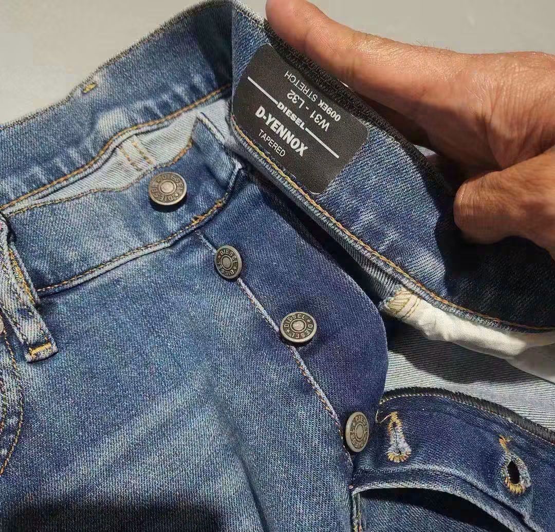 GUESS (Category: Activewear) located in General Santos City (Dadiangas). Submitted by alzacksimo35414 (Listing ID 1464862716, Image 3). Description: 650 +sf PHOTO MAY VARY DUE TO LIGHTING 🥰 Brand: GUESS steel logo, stretchable (women) ✅️actual dimention 27-29 × 37 ✅️leg opening 10.5 / hem 7 ✅️as new condition ✅️9.8 colorate ✅no issue need wash DISCLAIMER: Please note that I ZACK SIMON is not affiliated with or endorsed by any brand. Any brand na