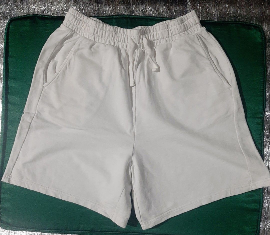 GUESS white drawstring short (Category: Shorts) located in General Santos City (Dadiangas). Submitted by thrift_raid (Listing ID 1464881636, Image 2). Description: size medium.