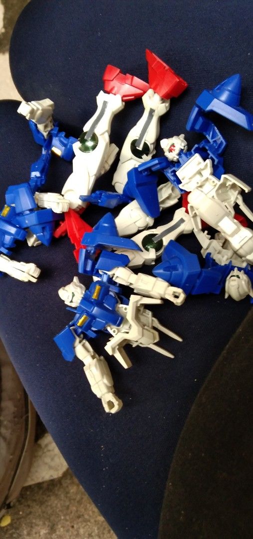 Gundam 3 figures buildable (Category: Character Goods) located in Quezon City. Submitted by eidorableshop (Listing ID 1464797459, Image 3). Description: .