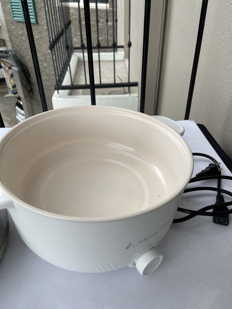 Hanabishi Electric Multi Cooker with Steamer (Category: Cookers) located in Quezon City. Submitted by Mike_0 (Listing ID 1464809603, Image 3). Description: Almost New Condition (Faded lang yung logo) Hanabishi Multi Cooker 1700 Slight Negotiable Location - Cypress Village Cainta Rizal.