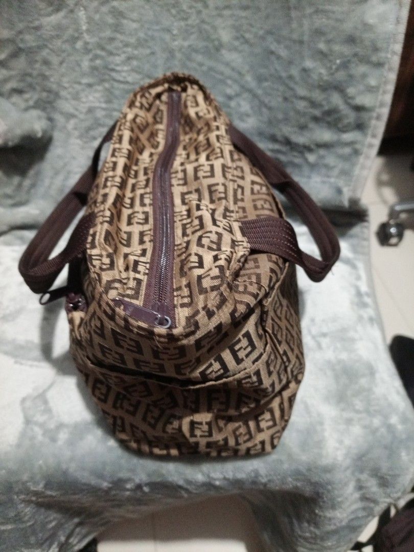 Hand Bag ( medium size) (Category: Shoulder Bags) located in Davao. Submitted by hermiepiam75360 (Listing ID 1464911536, Image 3). Description: .