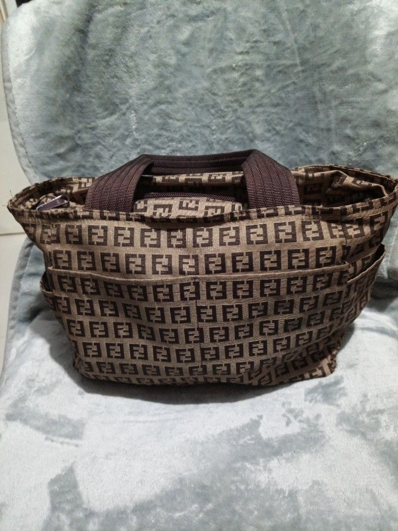 Hand Bag ( medium size) (Category: Shoulder Bags) located in Davao. Submitted by hermiepiam75360 (Listing ID 1464911536, Image 2). Description: .