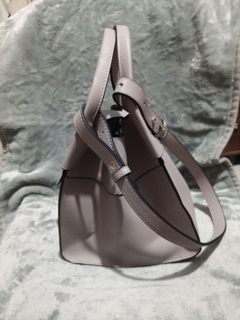 Hand/ Shoulder Bag (Category: Shoulder Bags) located in Davao. Submitted by hermiepiam75360 (Listing ID 1464866917, Image 3). Description: .