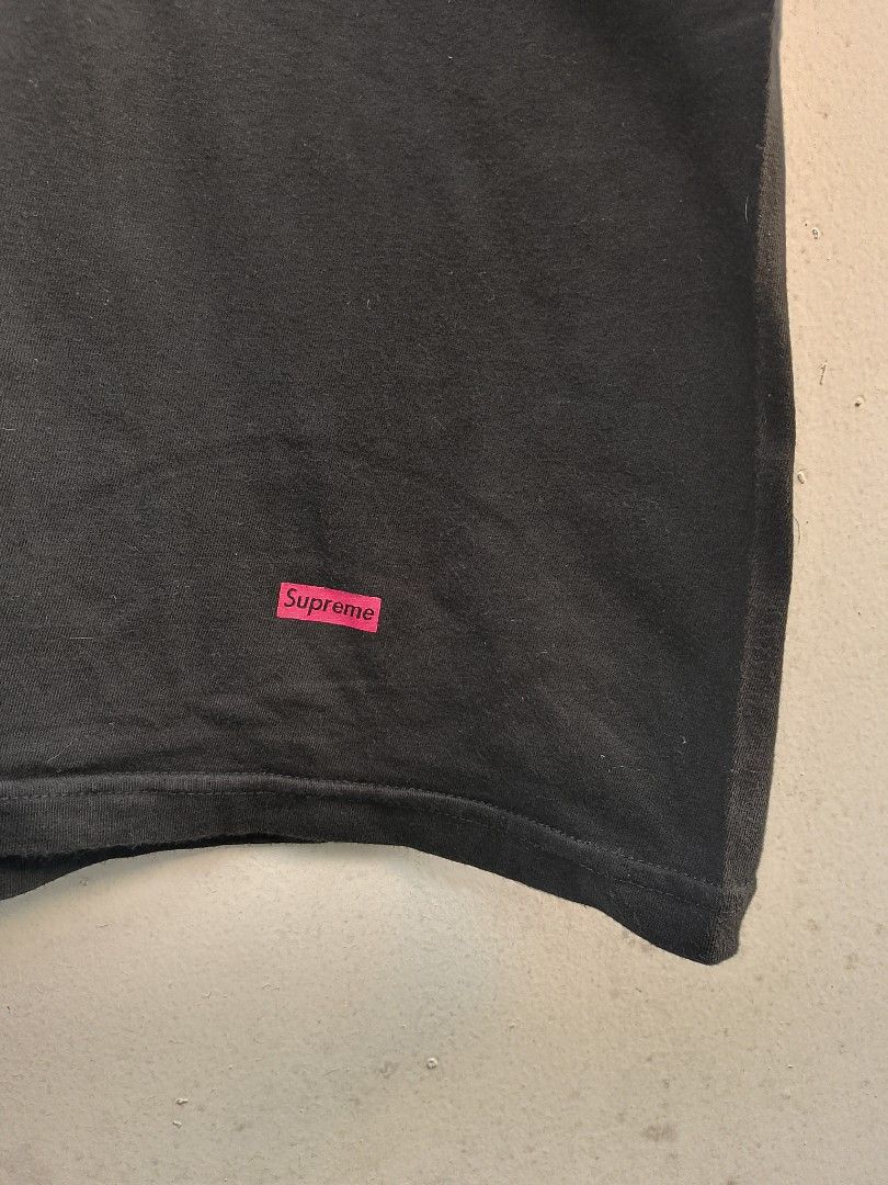 Hanes x Supreme (Category: Tshirts & Polo Shirts ) located in Subic. Submitted by stealo (Listing ID 1464799485, Image 2). Description: Hanes x Supreme Large (20/30) Excellent 200 J&T Gcash Olongapo City.