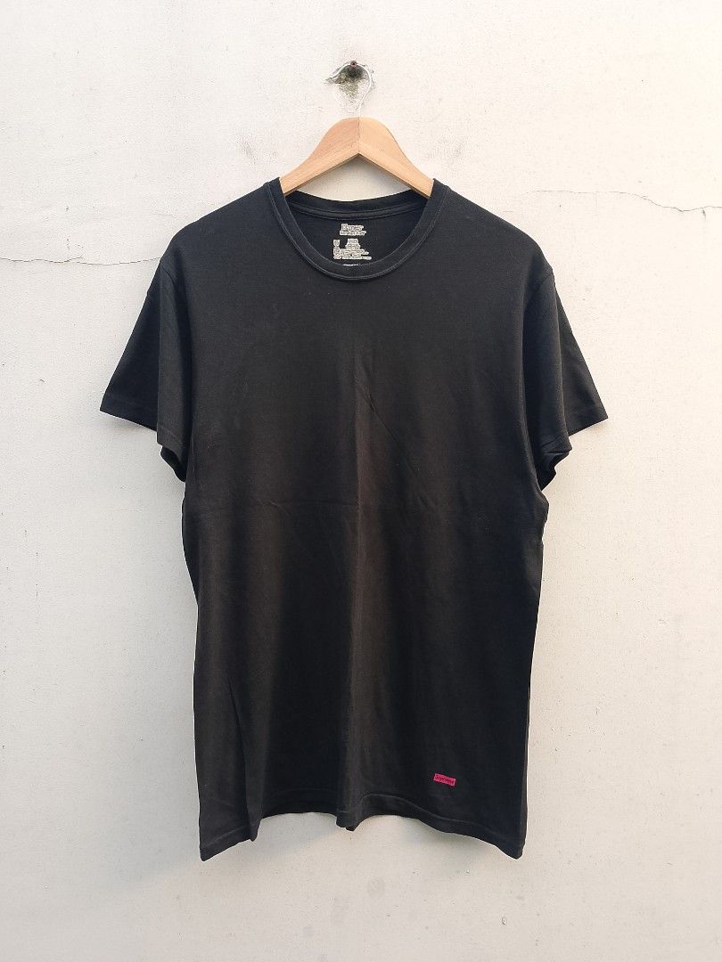 Hanes x Supreme (Category: Tshirts & Polo Shirts ) located in Subic. Submitted by stealo (Listing ID 1464799485, Image 1). Description: Hanes x Supreme Large (20/30) Excellent 200 J&T Gcash Olongapo City.