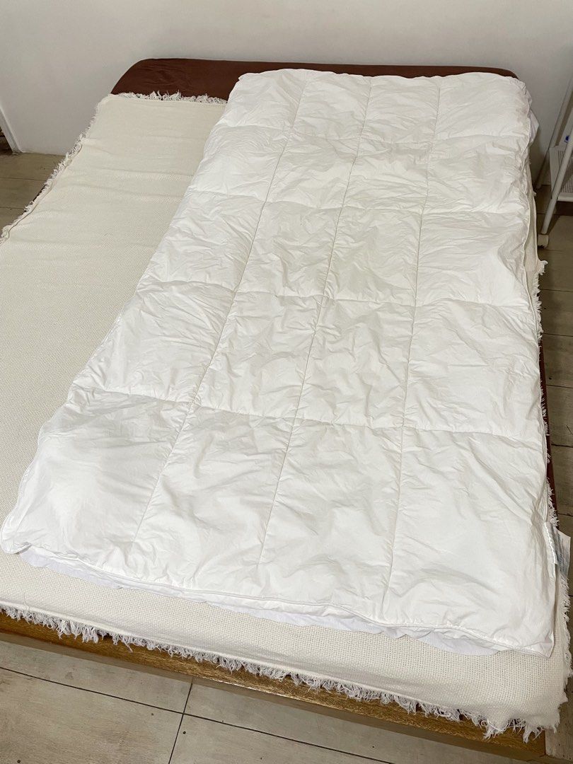 Healthy Home Twin Mattress Protector White (Category: Bedding & Towels) located in Quezon City. Submitted by iamnej (Listing ID 1464946645, Image 1). Description: - Size: Twin (39" x 75"), fits mattresses up to 14" deep - Color: White - Protection: Treated with Sanitized tech against bacteria, mold, and dust mites - Material: Combed cotton japara cover with microfibre polyester filling - Care: Machine washable on gentle cycle ————————————————————