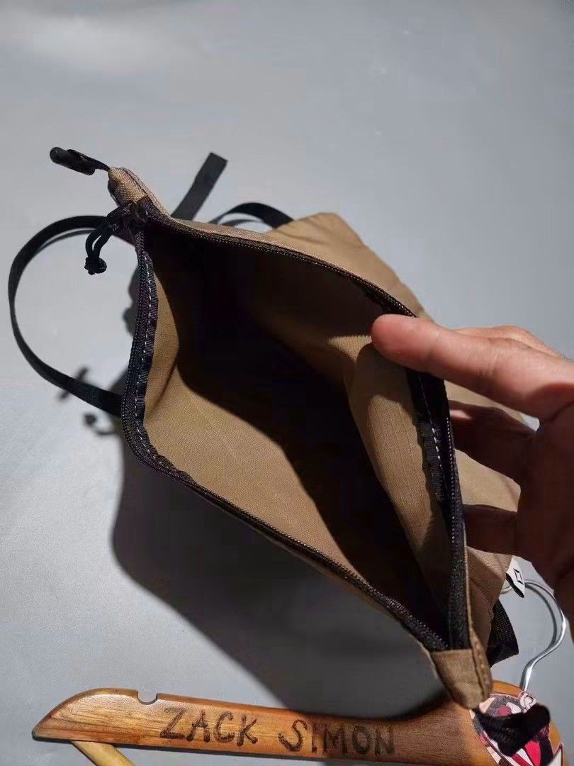 HELINOX x UNIQLO (Category: Sling Bags) located in General Santos City (Dadiangas). Submitted by alzacksimo35414 (Listing ID 1464856954, Image 3). Description: 650 +sf PHOTO MAY VARY DUE TO LIGHTING 🥰 Brand: HELINOX x UNIQLO waterproof ✅️actual dimention 10 × 12 ✅️as new condition ✅️9.8 colorate ✅no issue DISCLAIMER: Please note that I ZACK SIMON is not affiliated with or endorsed by any brand. Any brand names or trademarks mentioned are the pro